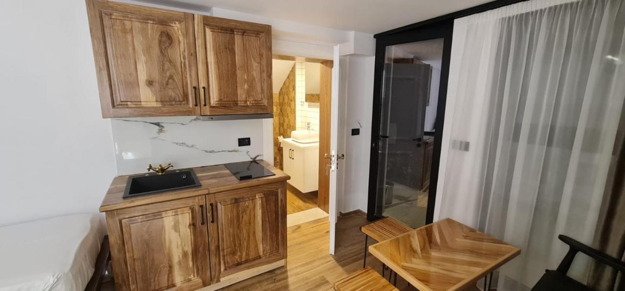 Hotel Bujtina Gjyshi Ilo Tushemisht Exteriér fotografie